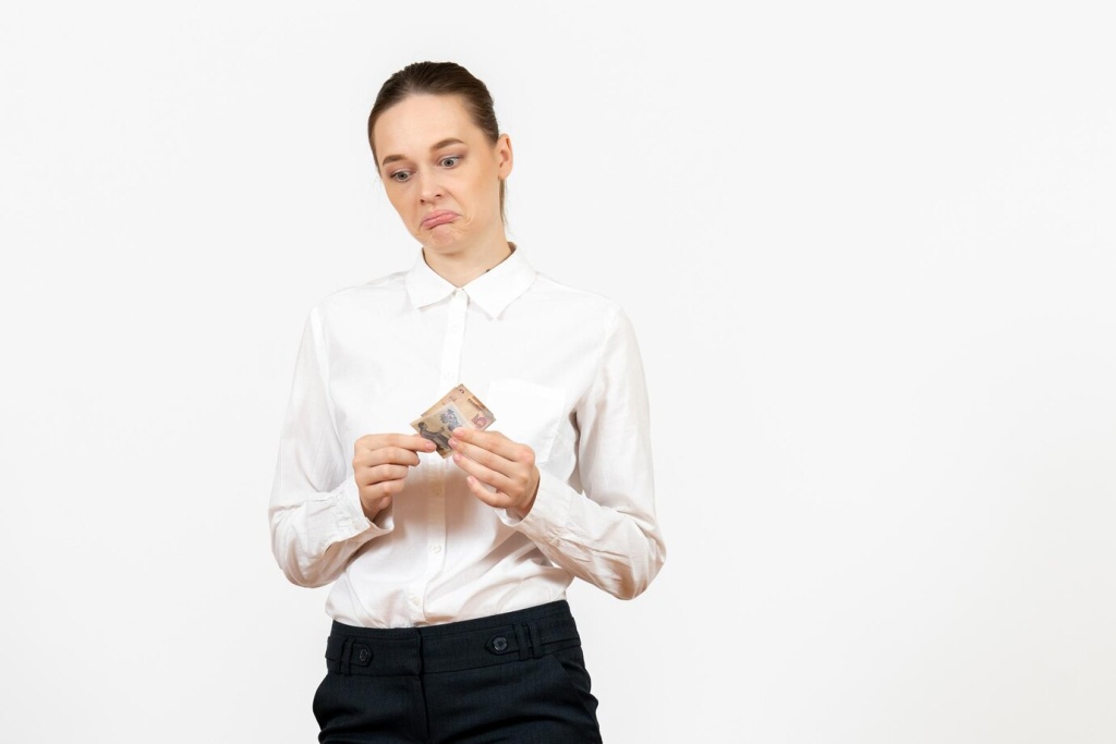 front-view-young-woman-white-blouse-holding-money-white-background-office-job-female-emotion-feeling-model_140725-99032.jpg деньги
